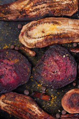 Kömüre pişmiş sebze ürün çeşitliliği