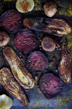 Kömüre pişmiş sebze ürün çeşitliliği