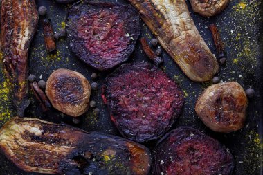 Kömüre pişmiş sebze ürün çeşitliliği