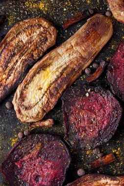 Kömüre pişmiş sebze ürün çeşitliliği