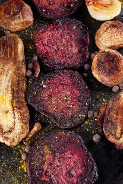 Kömüre pişmiş sebze ürün çeşitliliği