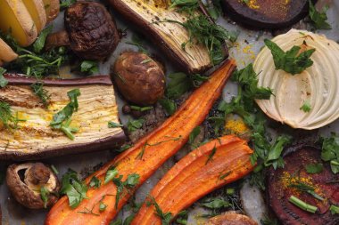 Çeşitli sebze fırında evde mutfak pişmiş.