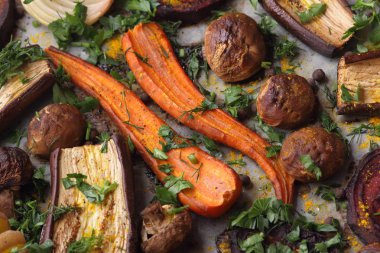 Çeşitli sebze fırında evde mutfak pişmiş.
