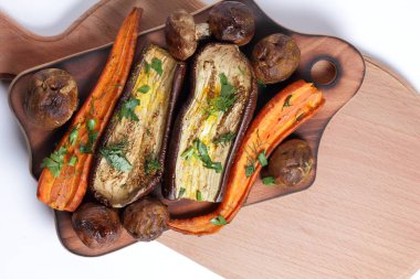 Çeşitli sebze fırında evde mutfak pişmiş.