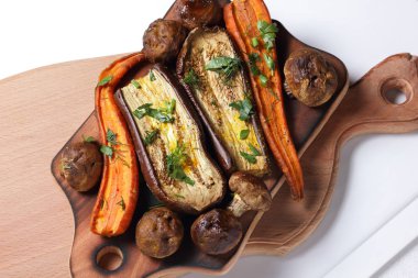 Çeşitli sebze fırında evde mutfak pişmiş.