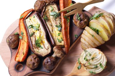 Çeşitli sebze fırında evde mutfak pişmiş.