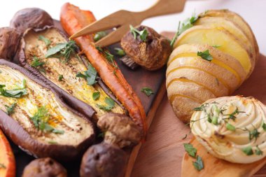 Çeşitli sebze fırında evde mutfak pişmiş.