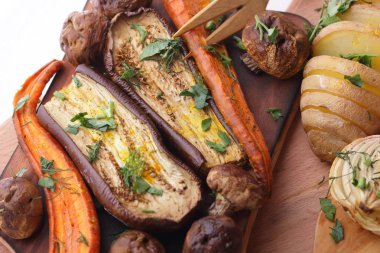 Çeşitli sebze fırında evde mutfak pişmiş.