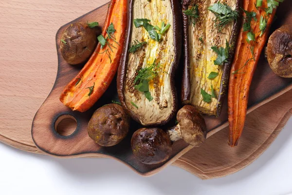 Çeşitli sebze fırında evde mutfak pişmiş.