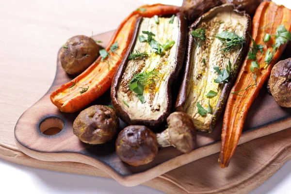 Çeşitli sebze fırında evde mutfak pişmiş.