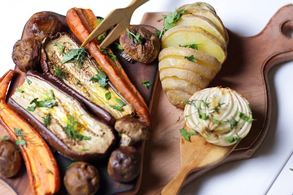 Çeşitli sebze fırında evde mutfak pişmiş.