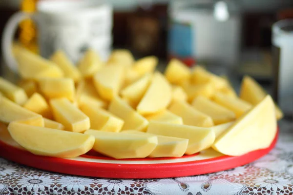 RAW gesneden aardappelen vóór het koken voor designer — Stockfoto