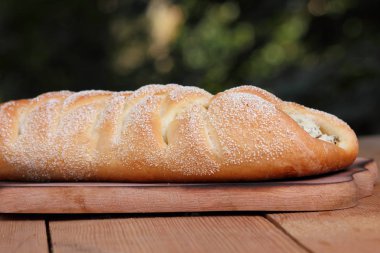 Yalnızca gelen retro tarzı fırında süzme peynir ile Yunan pasta