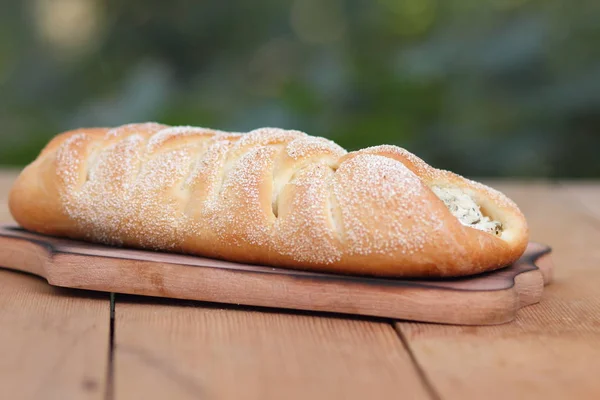 Torta grega com queijo cottage apenas da padaria em estilo retro — Fotografia de Stock