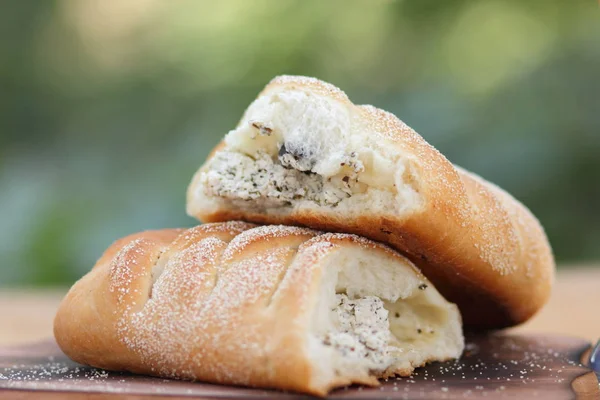 Torta grega com queijo cottage apenas da padaria em estilo retro — Fotografia de Stock