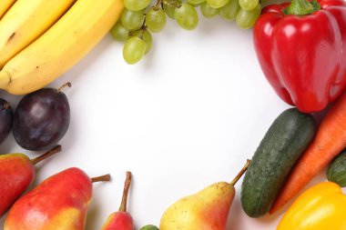 Meyve ve sebzeler üzerinde yazıt Tasarımcısı için bir yer ile beyaz bir arka plan