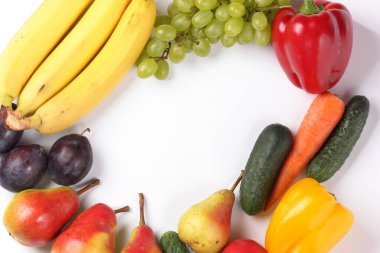 Meyve ve sebzeler üzerinde yazıt Tasarımcısı için bir yer ile beyaz bir arka plan