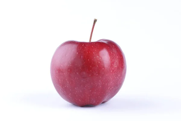 Červené jablko na bílém pozadí, samostatný pro návrháře — Stock fotografie
