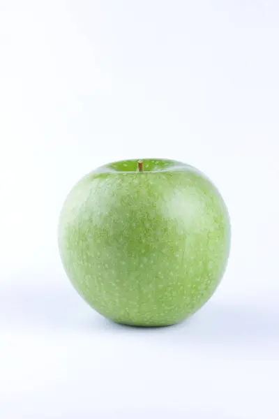 디자이너에 대 한 격리 하는 흰색 바탕에 녹색 사과 — 스톡 사진
