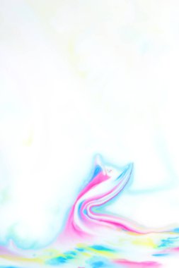 Boya lekeleri beyaz arka plan, tasarımcı için arka plan üzerinde boya ile sıvı, soyut arka plan ile çok renkli desen