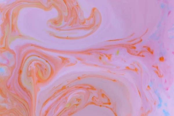 抽象多彩的背景与橙色染料在液体 橙色污渍牛奶 宇宙全息图案 极简主义 流行艺术纹理为设计师 — 图库照片