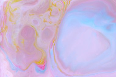 Holografik arka plan süt, kozmik holografik model, minimalizm, pop art doku Tasarımcısı, sanat için sıvı, çok renkli lekeler üzerinde boya ile