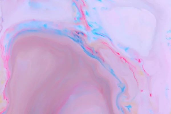 抽象全息背景与油漆在液体 多彩多姿的斑点在牛奶 宇宙全息图案 极简主义 流行艺术纹理为设计师 — 图库照片