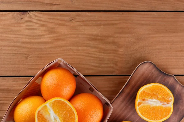 Sinaasappelen Een Houten Doos Een Houten Ondergrond Citrus Retro Stijl — Stockfoto