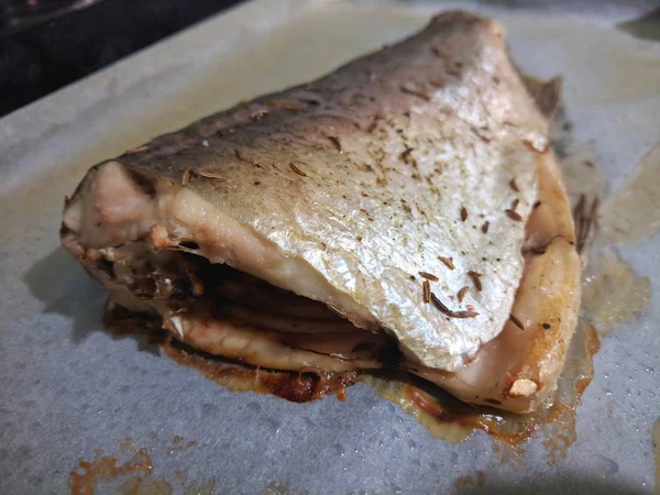 Ofen Gekochter Silberkarpfen Gebackener Fisch Auf Pergamentpapier Gesunde Kost Asiatisches — Stockfoto