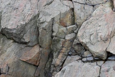 Granit kayalar hatalarıyla birlikte bir arka plan eski taş, tektonik hareketleri, bir granit duvar, erozyon, Dünya gezegeninin ekolojik sorunlar imha, iklim değişikliği, doğal bir desen