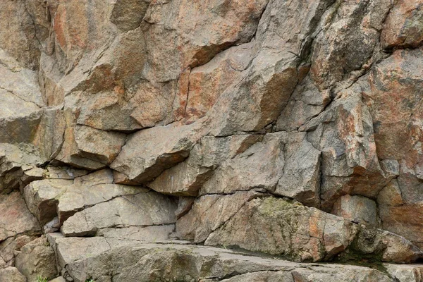 Granitfelsen Mit Verwerfungen Hintergrund Alter Steine Zerstörung Einer Granitmauer Ökologische — Stockfoto