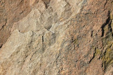 Doğal taş granit doku, granit desen. Taş benekli granit volkanik kaya Mutfak Tezgah vb için kullanılan arka plan. Kahverengi renk tonu ile mermer yüzey