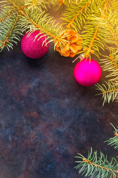 Рождественские Украшения Рождественская Декоративная Граница Еловыми Ветвями Сосновыми Шишками Розовыми — стоковое фото