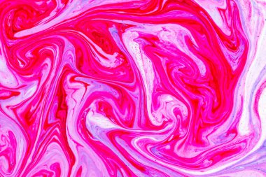 Şeffaf yaratıcılık. Moda duvar kâğıdı. Beton arka planda soyut neon mor sıvı sanat. Dijital sanat. Soyut pembe ve mavi neon gradyan arka plan. Tasarım arka planı