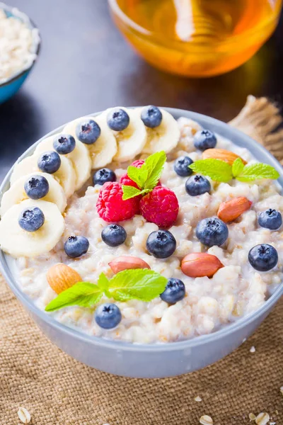 Oatmeal Porridge Berries Fruits Honey Dark Background Oatmeal Raspberries Blueberries — Stock Photo, Image