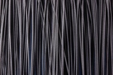 Kara makarna arka planı. Siyah spagetti arka planı. Mürekkepbalıklı çiğ spagetti. Yemek geçmişi konsepti. Üst görünüm