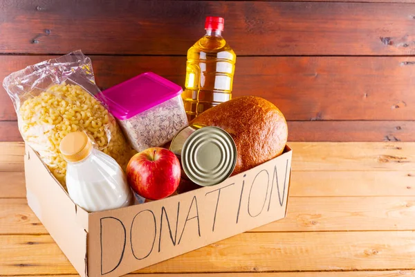 Caja Donaciones Con Comida Caja Cartón Abierta Con Aceite Leche — Foto de Stock