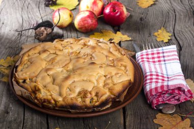 sonbahar elmalı turta