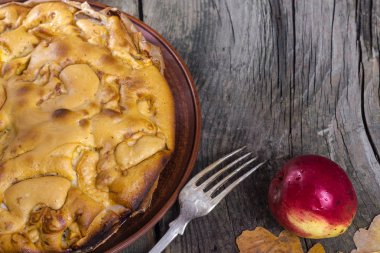 sonbahar elmalı turta