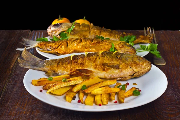 Pește prăjit pentru cină — Fotografie, imagine de stoc