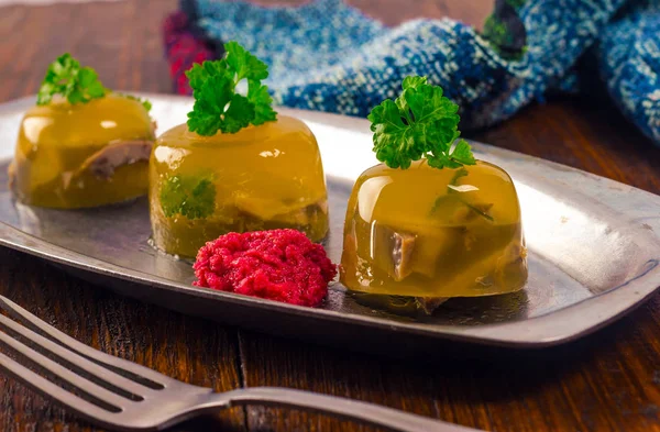 Jöleli dil tablo üzerinde