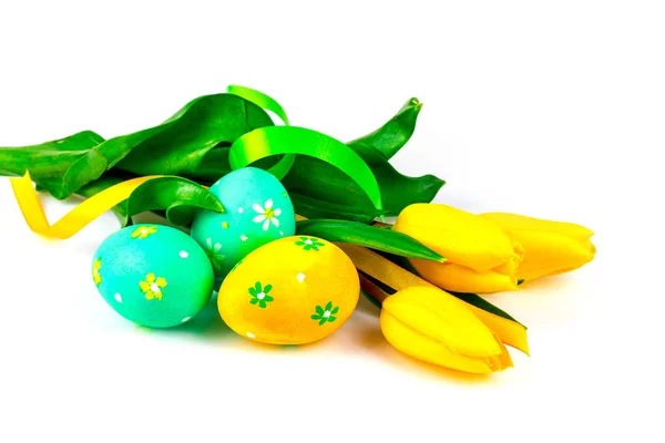 Paskalya yumurtası ve çiçekleri