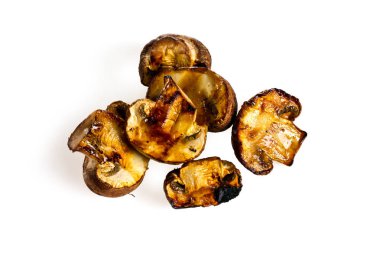 Beyaz bir arka plan üzerinde kızarmış petrol