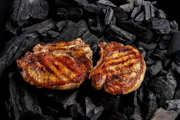 Bife em carvão vegetal — Fotografia de Stock