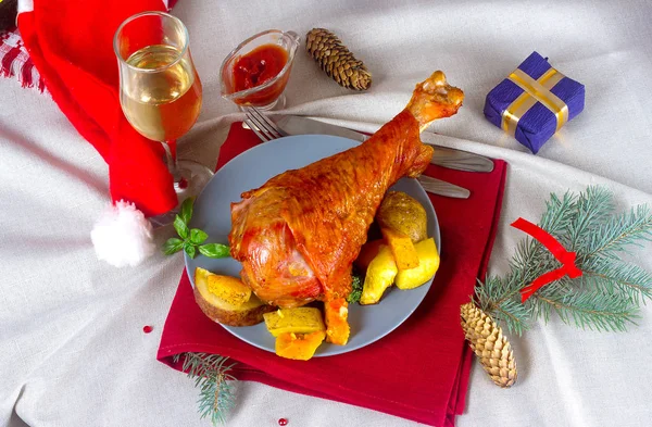 Christmas turkey on the table — Stock Photo, Image