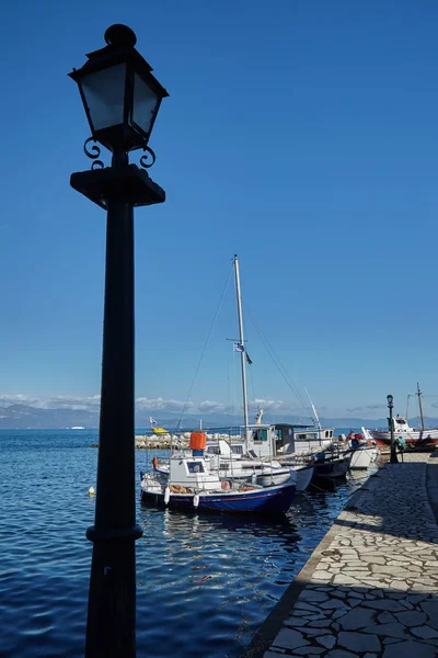 Lâmpada de rua no pôr do sol mediterrâneo — Fotografia de Stock