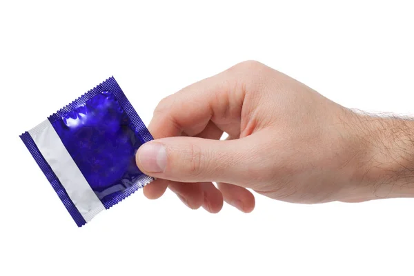 Kondom i kvinnlig hand isolerade — Stockfoto
