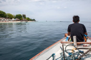 güzel bir akşam ocean adlı arıyorsunuz bir balıkçı teknesi ön adam oturur