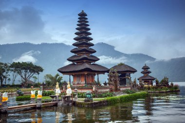 Pura Ulun Danu Tapınağı bir göl Beratan. Bali, Endonezya