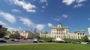 Moskova, Rusya, 24 Mayıs 2017: Anıt Prens Vladimir Borovitskaya Meydanı'nda. Moskova Merkezi Panoraması